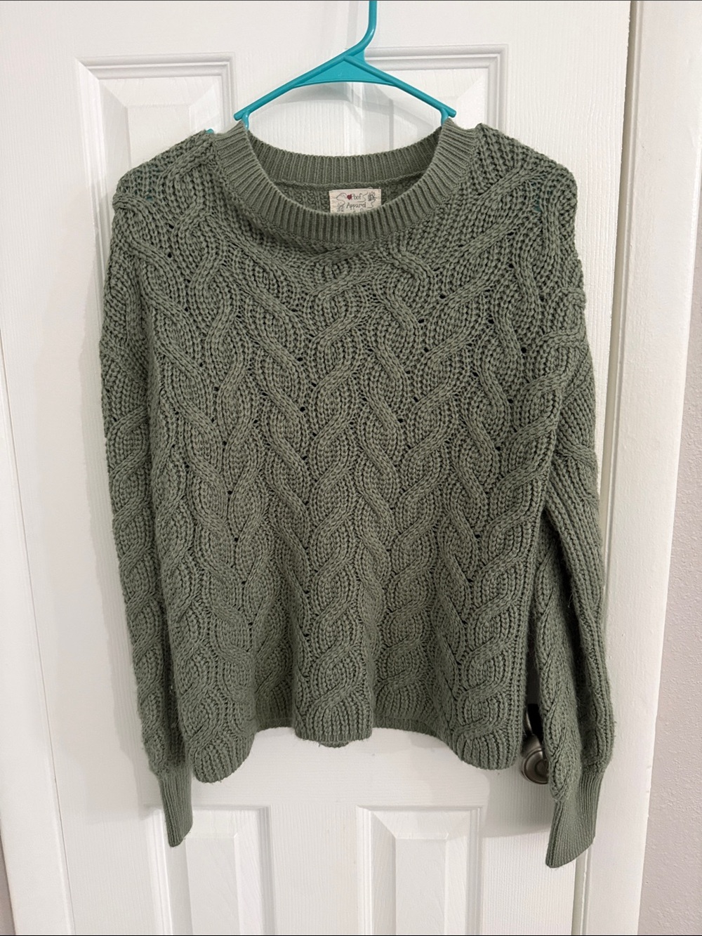 Women’s Cable Knit Crewneck Sweater in Sage Green